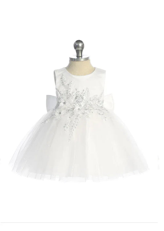 This elegant white girls' dress features a shimmering glitter mesh overlay adorned with dimensional floral appliqués and intricate beading