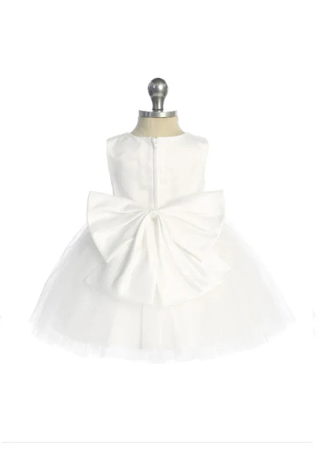 This elegant white girls' dress features a shimmering glitter mesh overlay adorned with dimensional floral appliqués and intricate beading