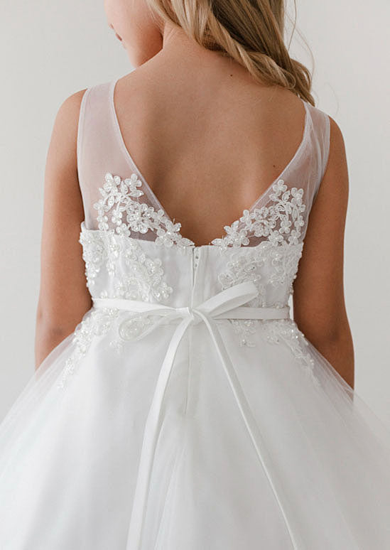  Mya Dress is designed for your daughter's most memorable moments. This stunning gown features a graceful V-neckline bodice adorned with delicate lace, shimmering sequins, and pearl embellishments. 